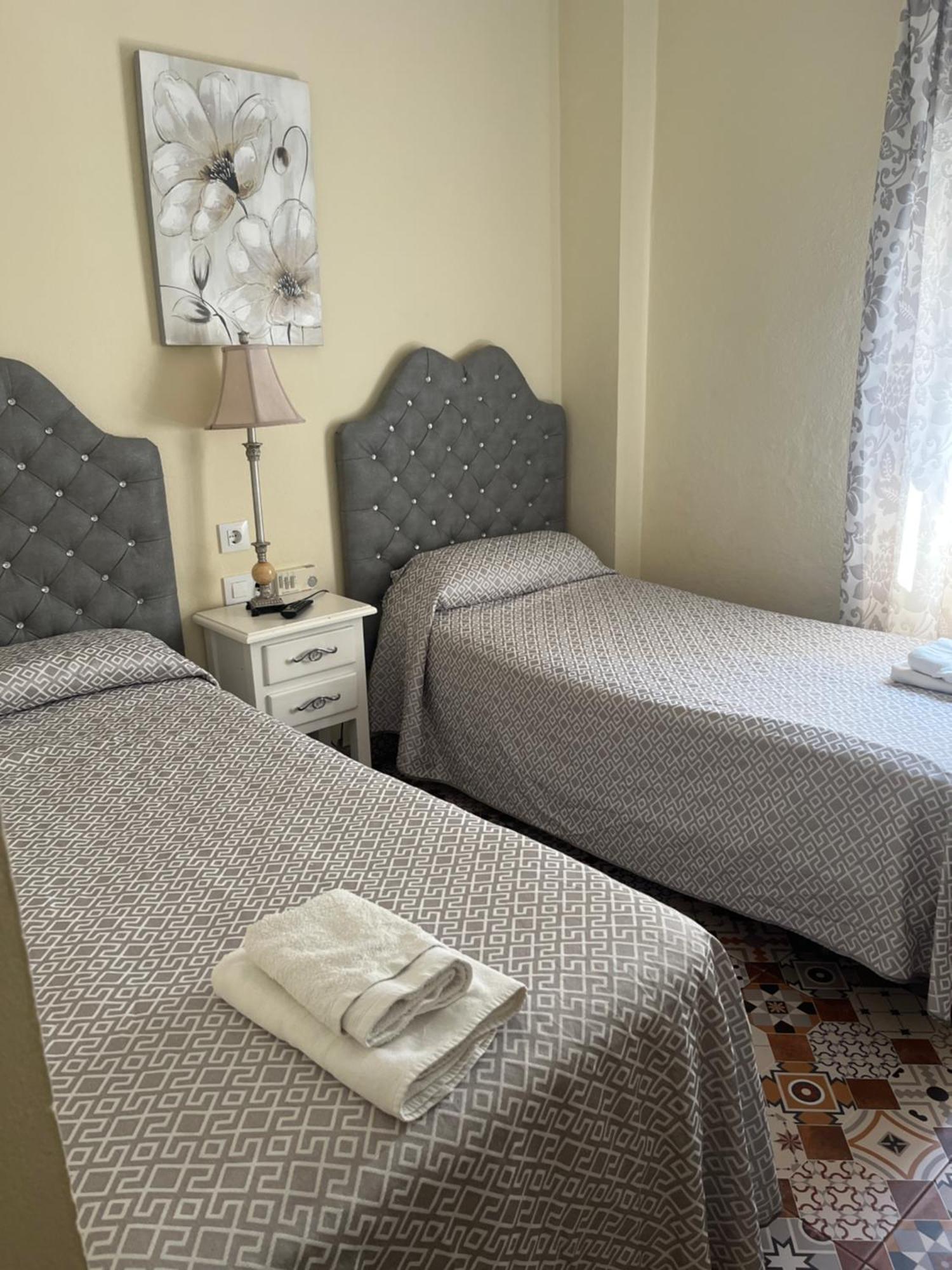 Hostal Flor De Lis- Lojo Hotel Conil De La Frontera Buitenkant foto