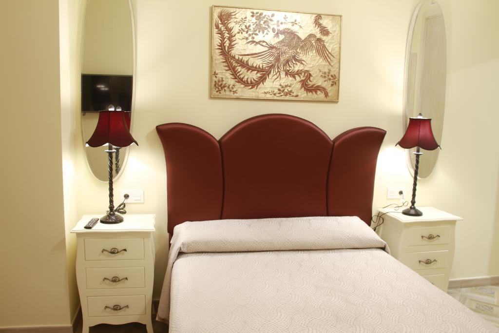 Hostal Flor De Lis- Lojo Hotel Conil De La Frontera Buitenkant foto