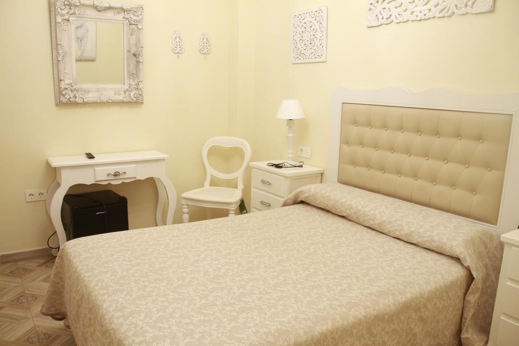 Hostal Flor De Lis- Lojo Hotel Conil De La Frontera Buitenkant foto