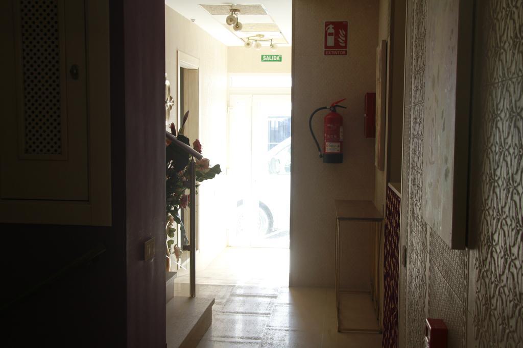 Hostal Flor De Lis- Lojo Hotel Conil De La Frontera Buitenkant foto