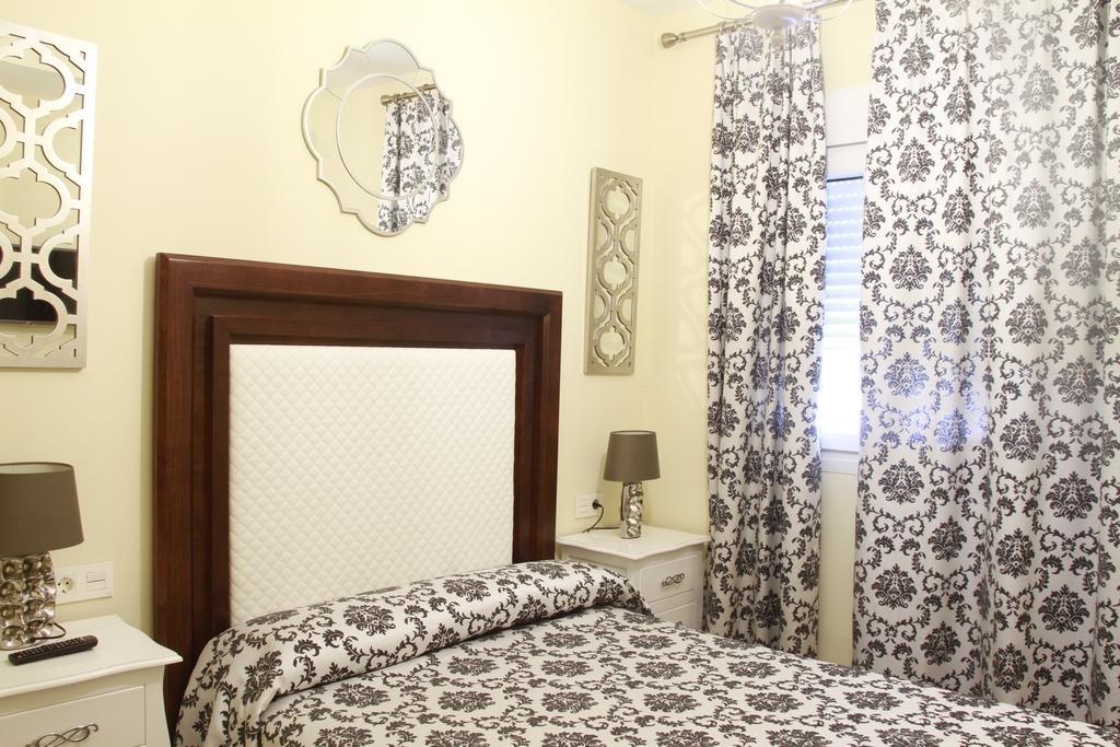 Hostal Flor De Lis- Lojo Hotel Conil De La Frontera Buitenkant foto