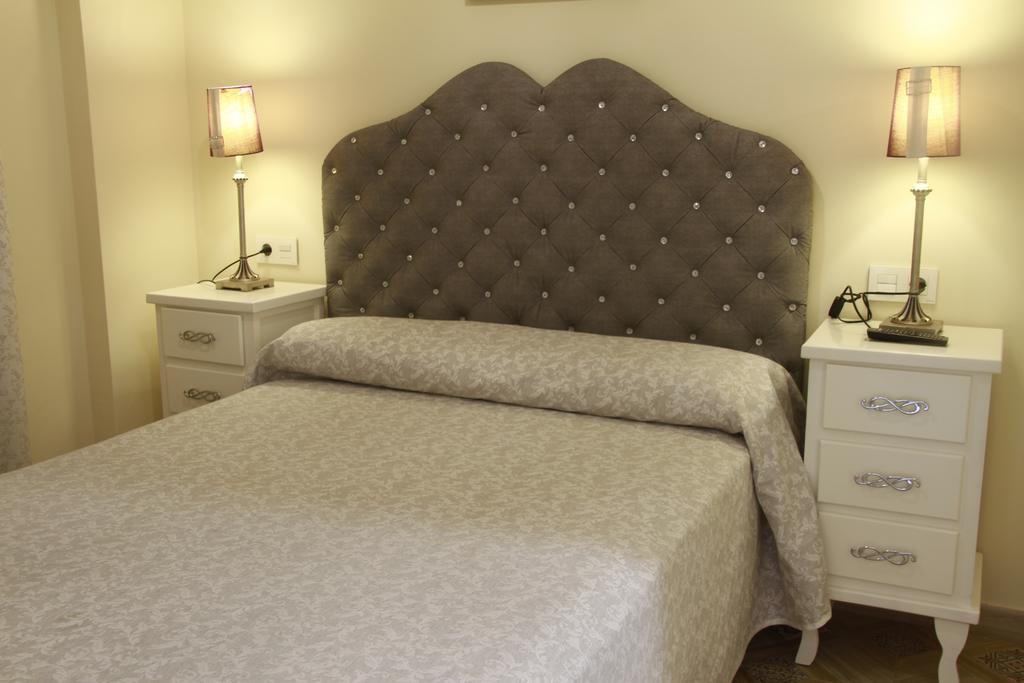 Hostal Flor De Lis- Lojo Hotel Conil De La Frontera Buitenkant foto
