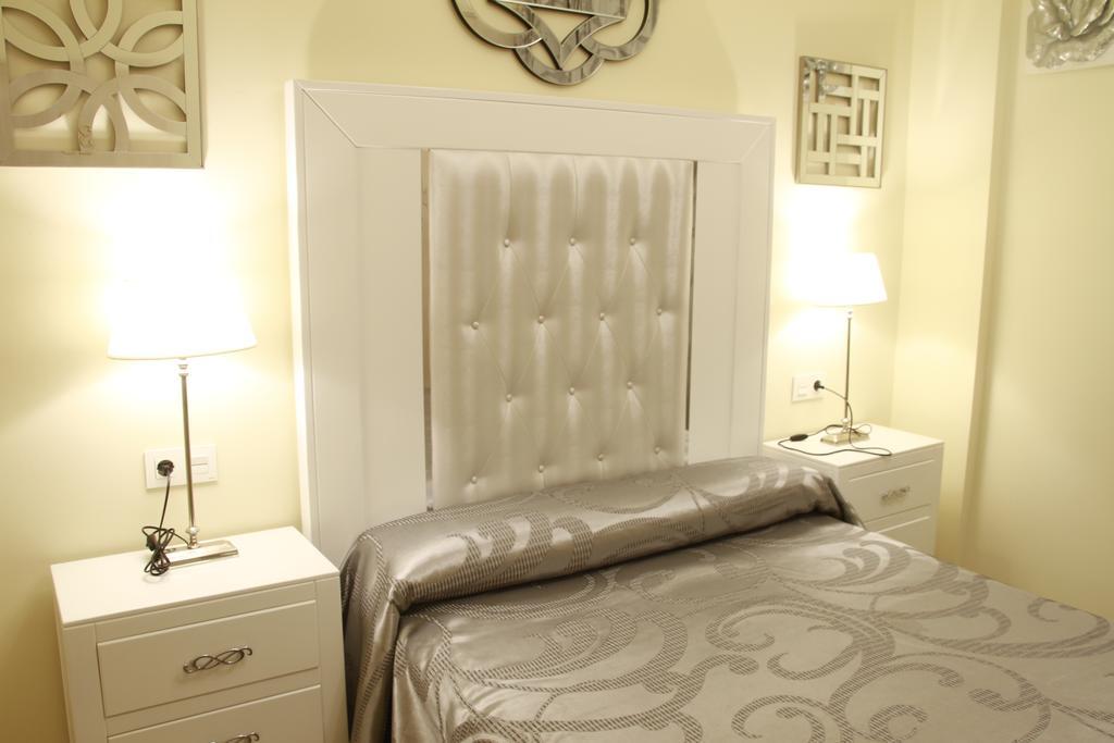 Hostal Flor De Lis- Lojo Hotel Conil De La Frontera Buitenkant foto