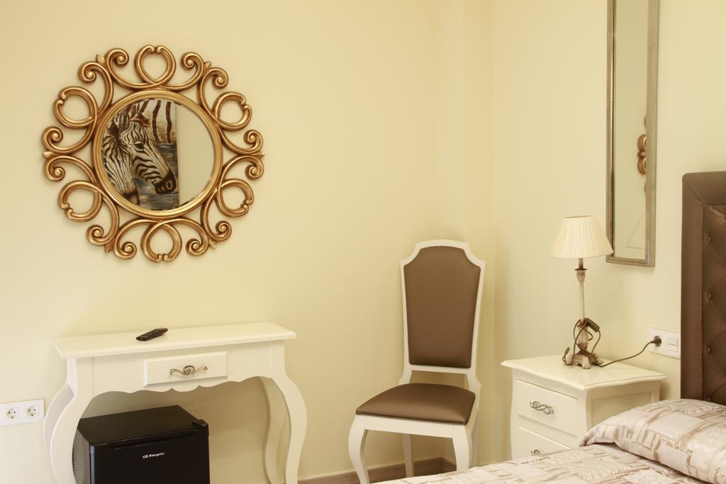 Hostal Flor De Lis- Lojo Hotel Conil De La Frontera Buitenkant foto